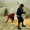 Digging sulphur, Kawah Ijen