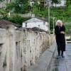 Old lady on the bridge, Berat
